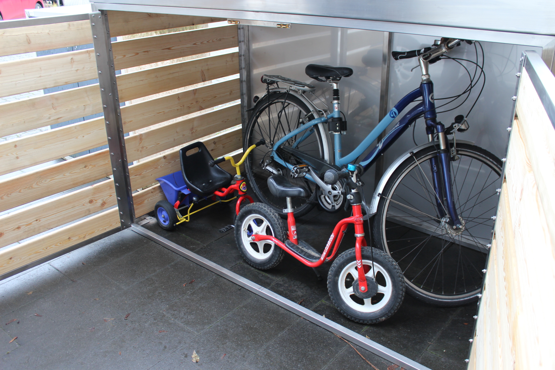 Fahrradbox mit Pflanzwanne